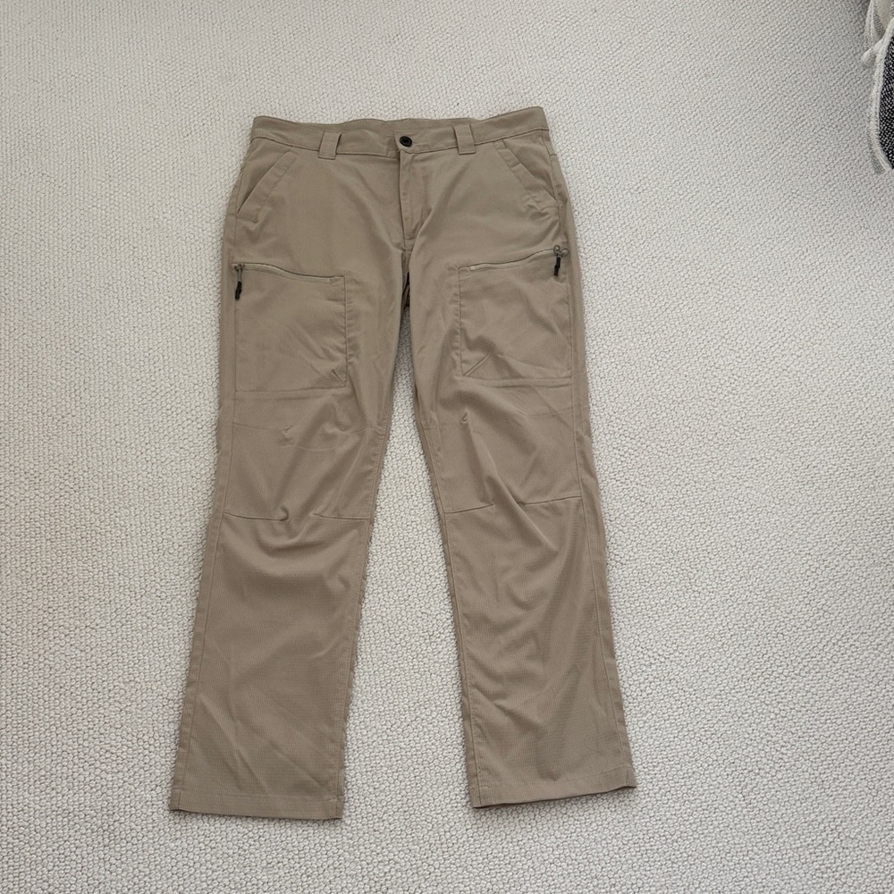 World Wide Sportsman ~ L~ Men's Tan Cargo Pants with Zip Pockets - like new